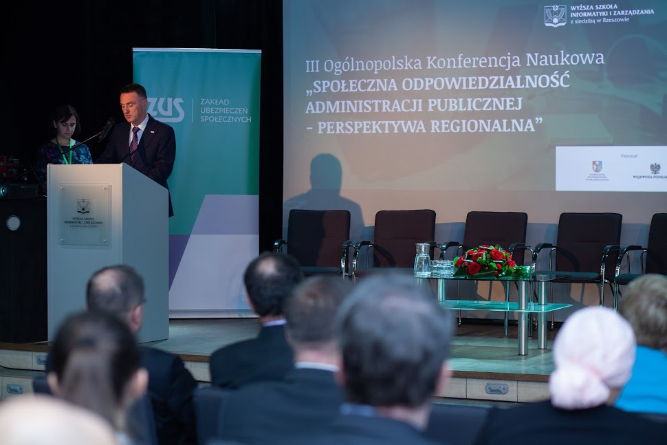 Konferencję otworzył Marcin Zaborniak, dyrektor generalny Podkarpackiego Urzędu Wojewódzkiego