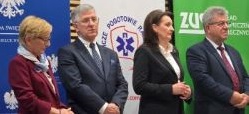 Uczestnicy konferencji: Od lewej E Ostrowska Zbigniew Derdziuk, Marzena Okła-Drewnowicz,wojewoda Józef Bryk